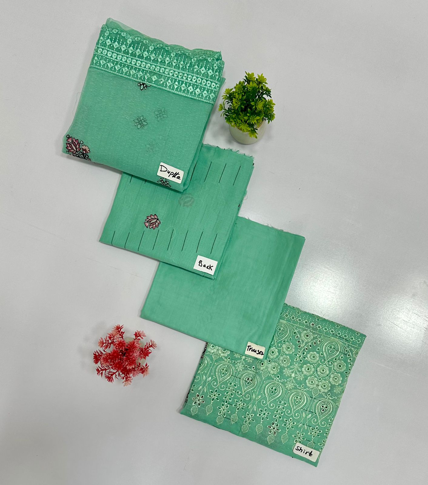 LUXURY EMBROIDERY TUBE 3 PIECE LAWN 3 SUITS B